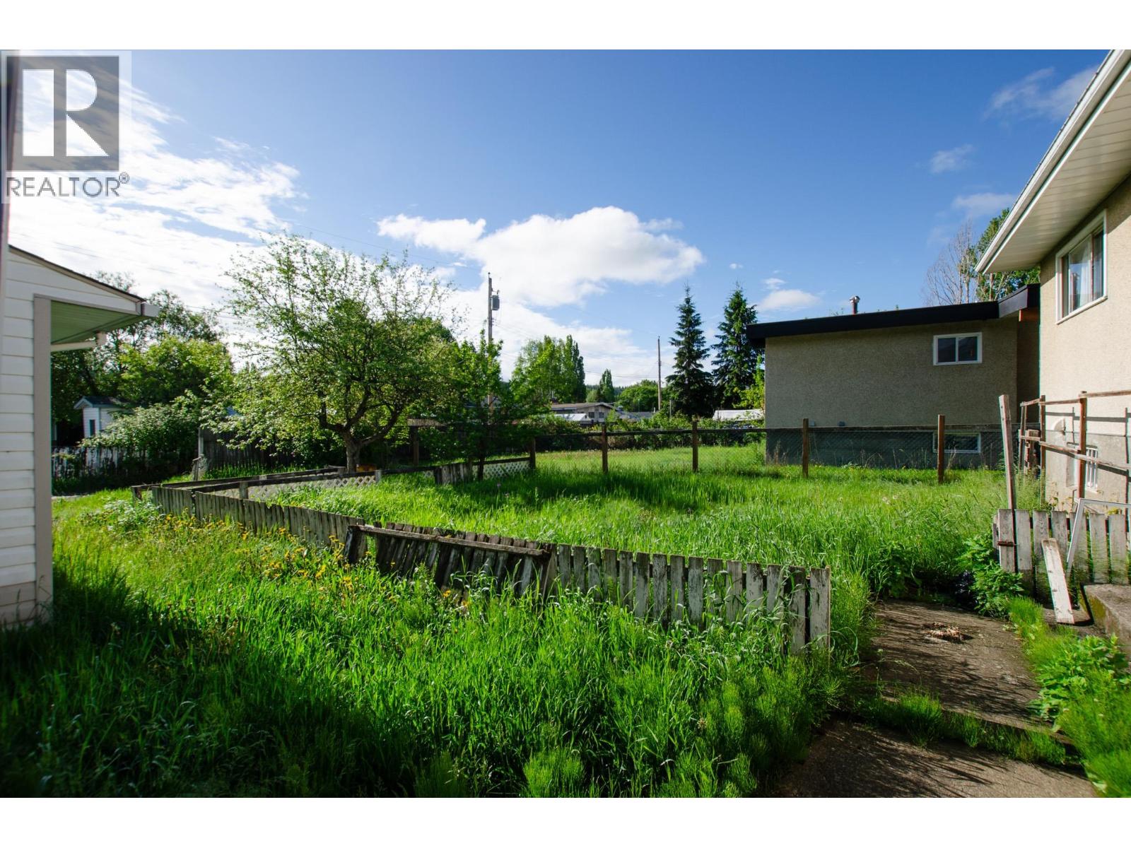 2110 OAK STREET - 17