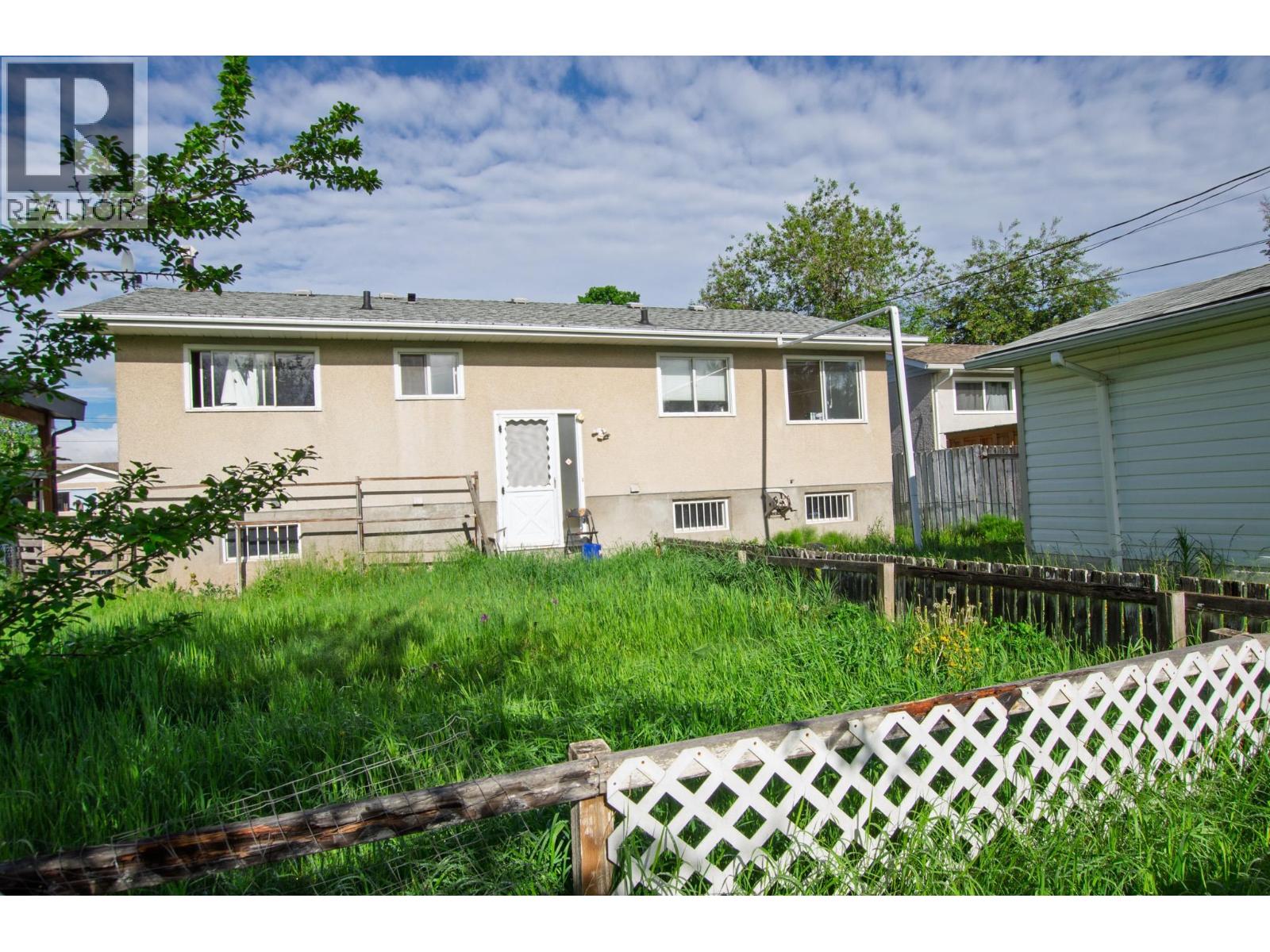 2110 OAK STREET - 18