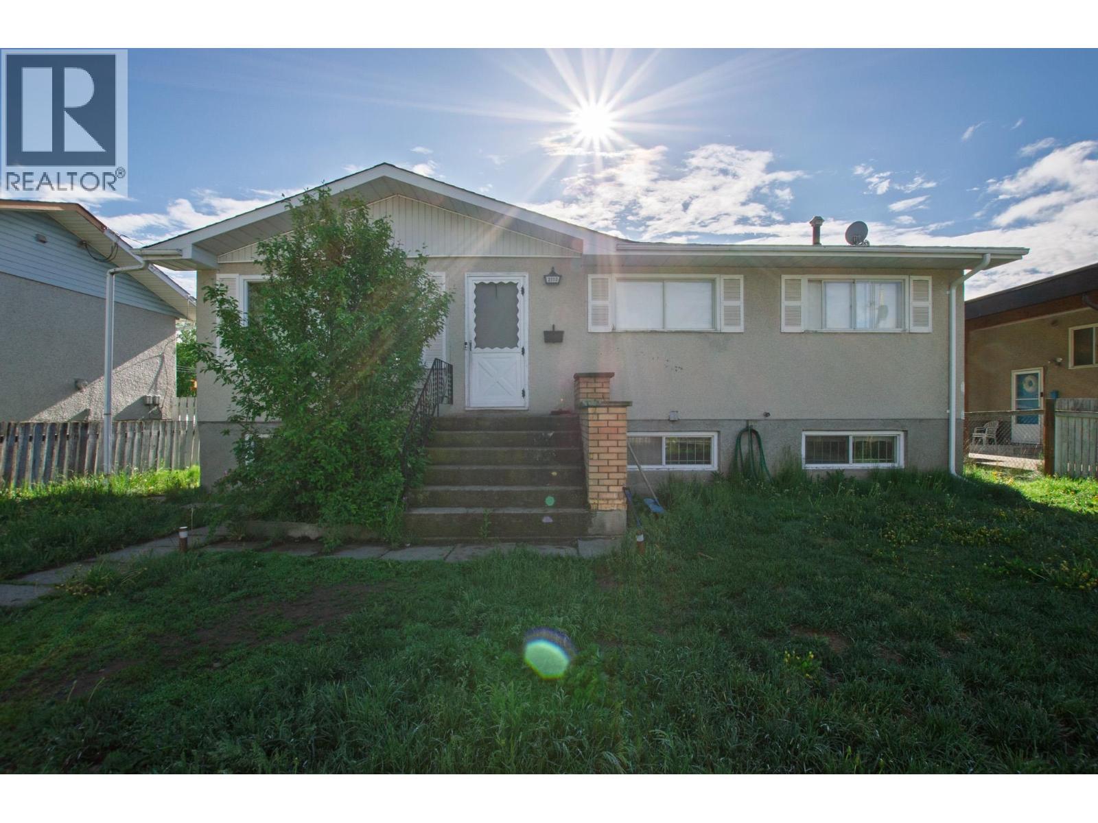 2110 OAK STREET - 20