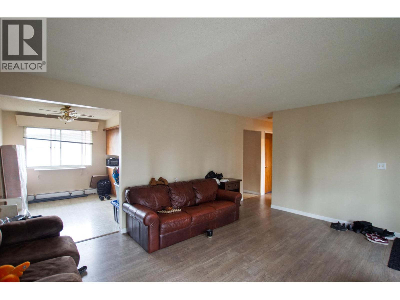 2110 OAK STREET - 4