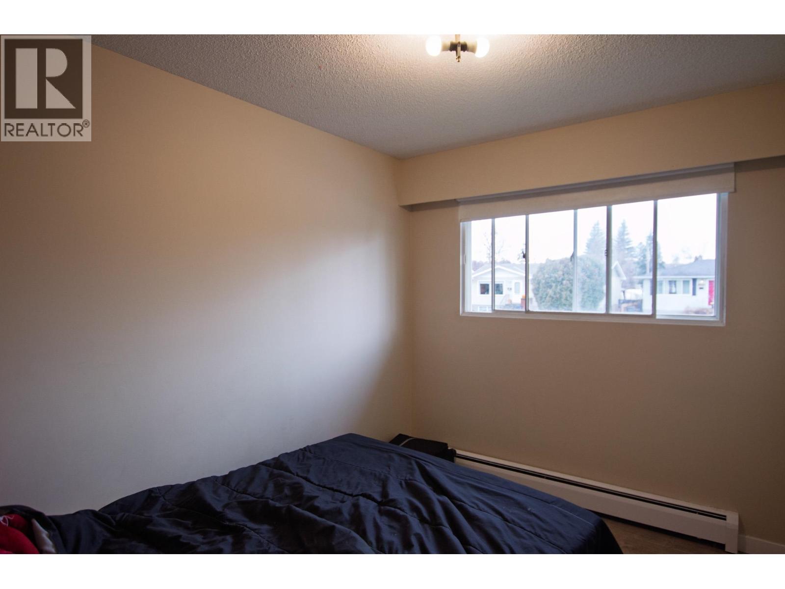 2110 OAK STREET - 7