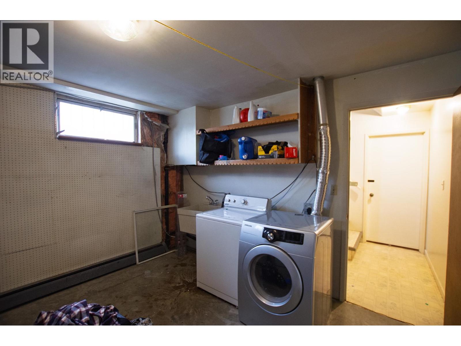 2110 OAK STREET - 9