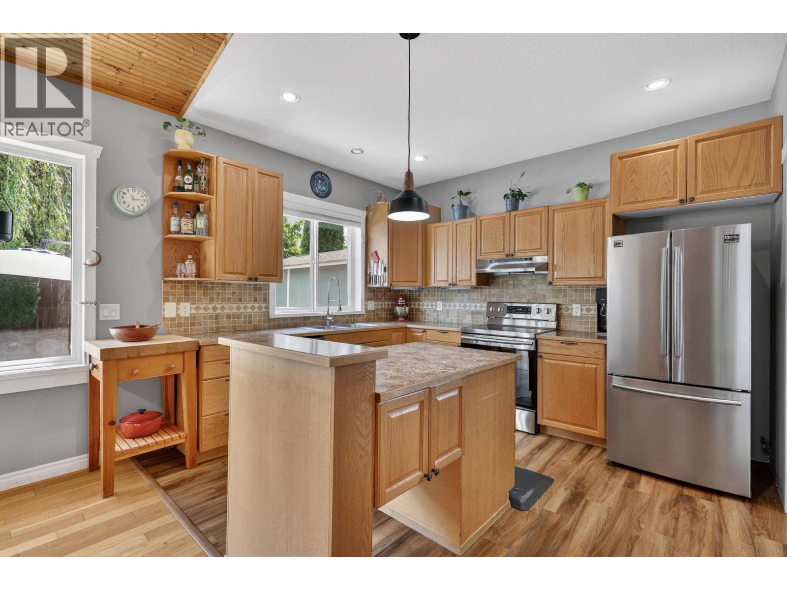  1850 22nd Street Northeast, Salmon Arm