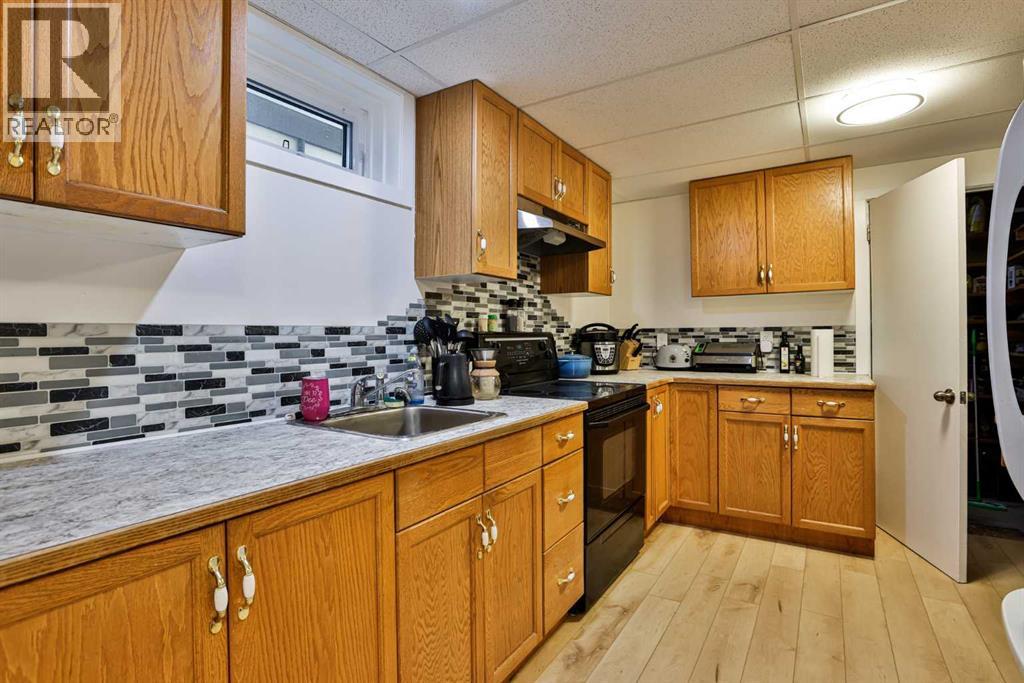 1713 14 Avenue  N - 17