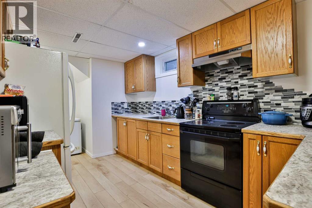 1713 14 Avenue  N - 18