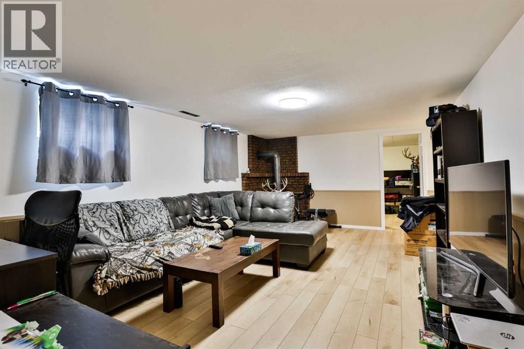 1713 14 Avenue  N - 20