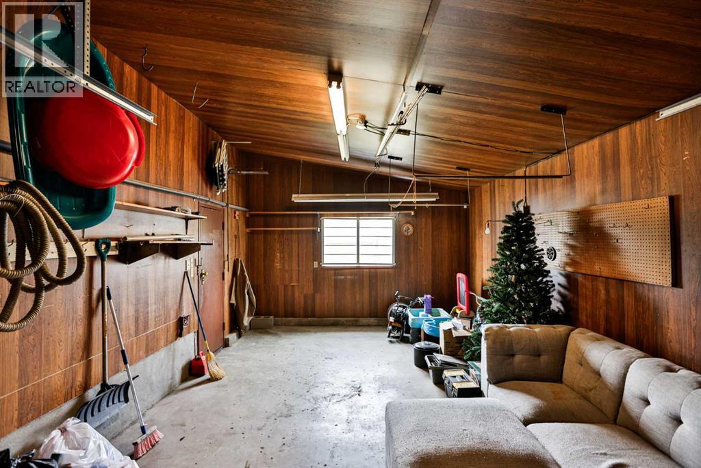 1713 14 Avenue  N - 27