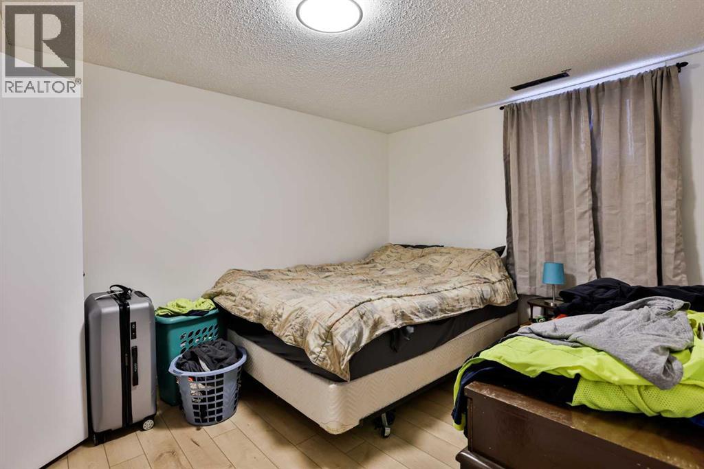 1713 14 Avenue  N - 23