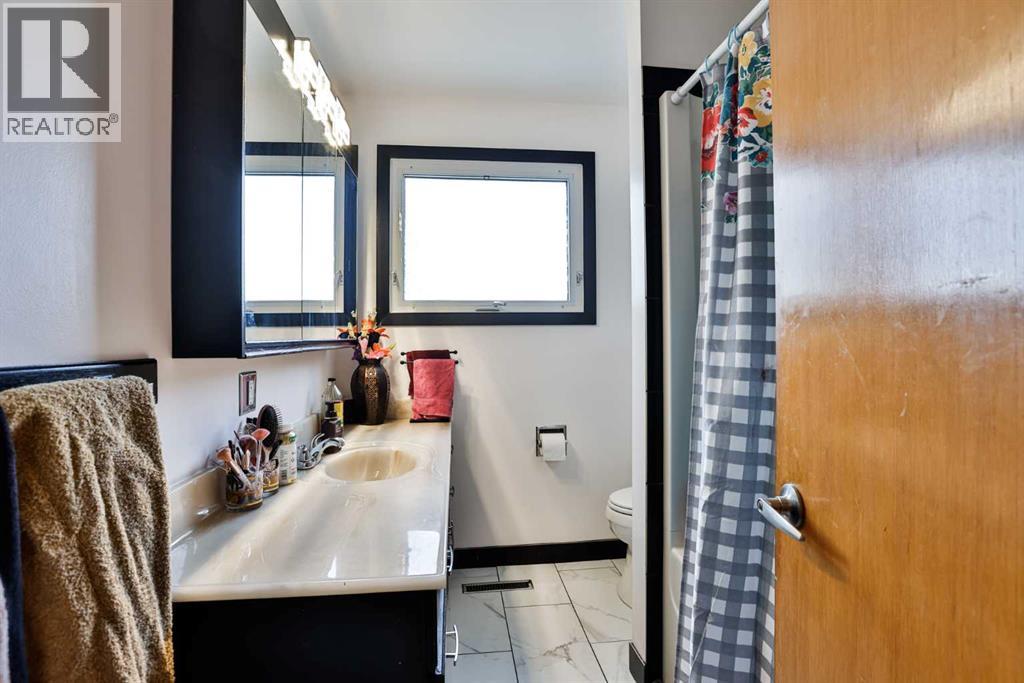 1713 14 Avenue  N - 15