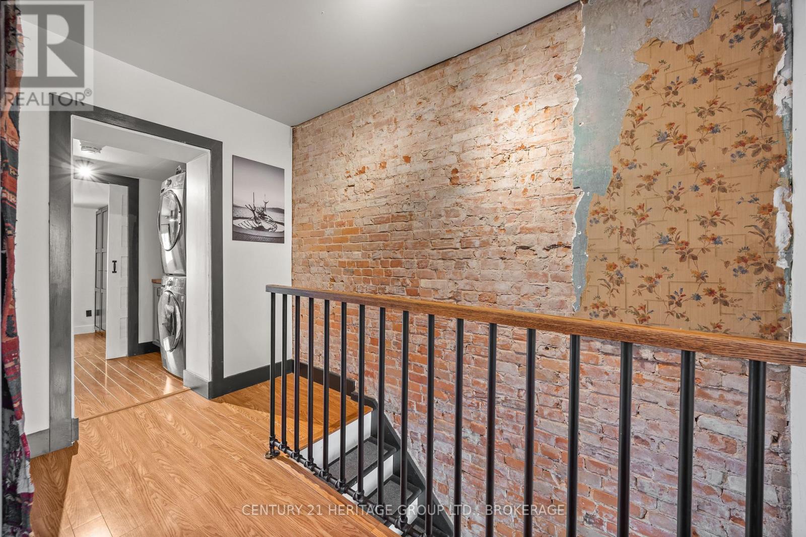 127 STEPHEN STREET N - 24