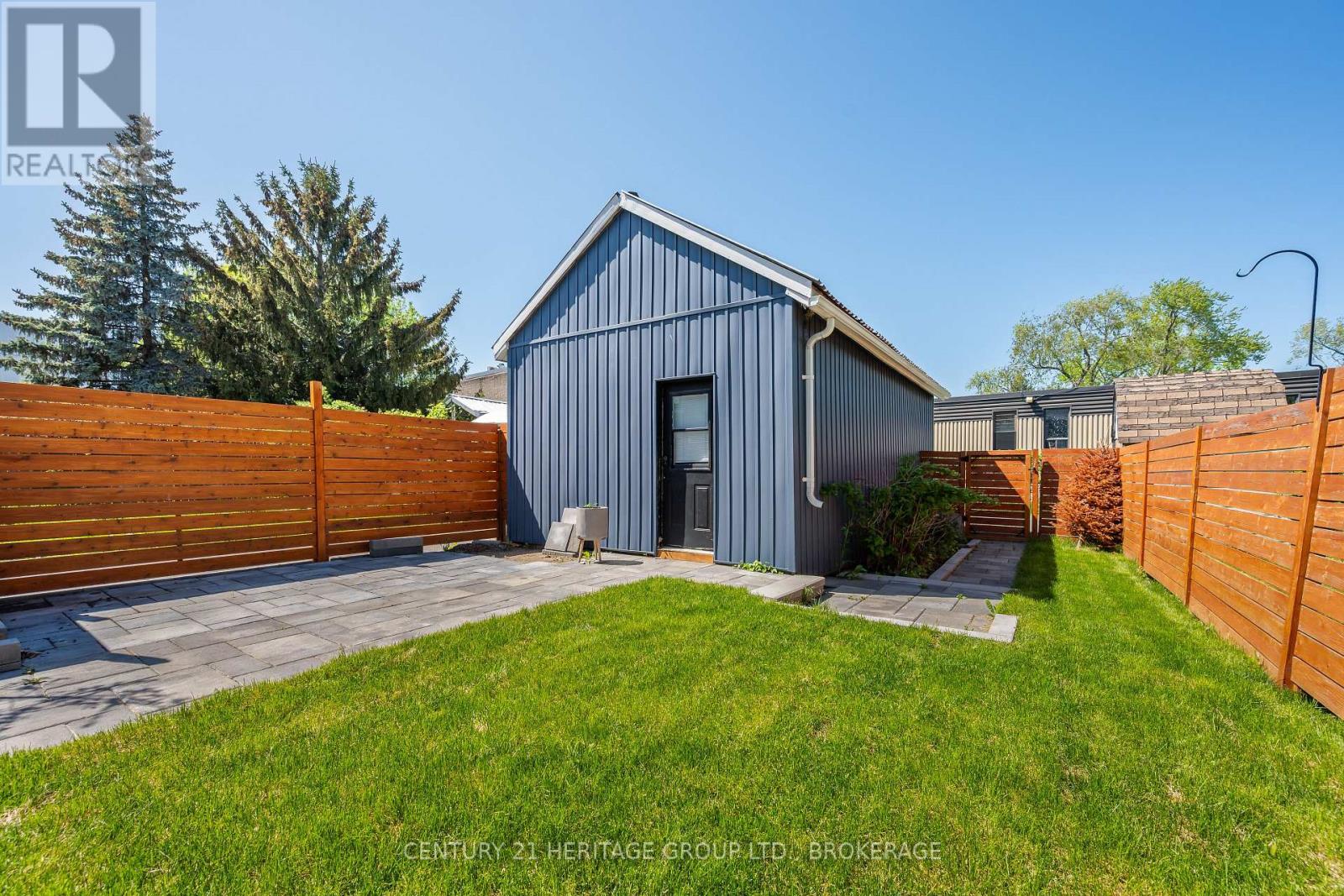 127 STEPHEN STREET N - 38