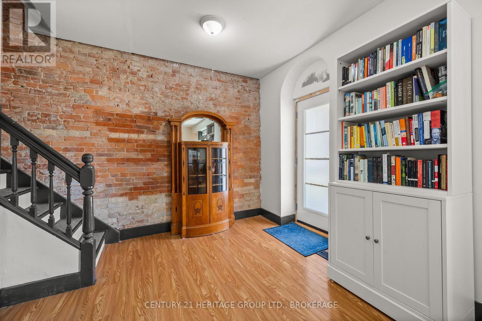 127 STEPHEN STREET N - 6