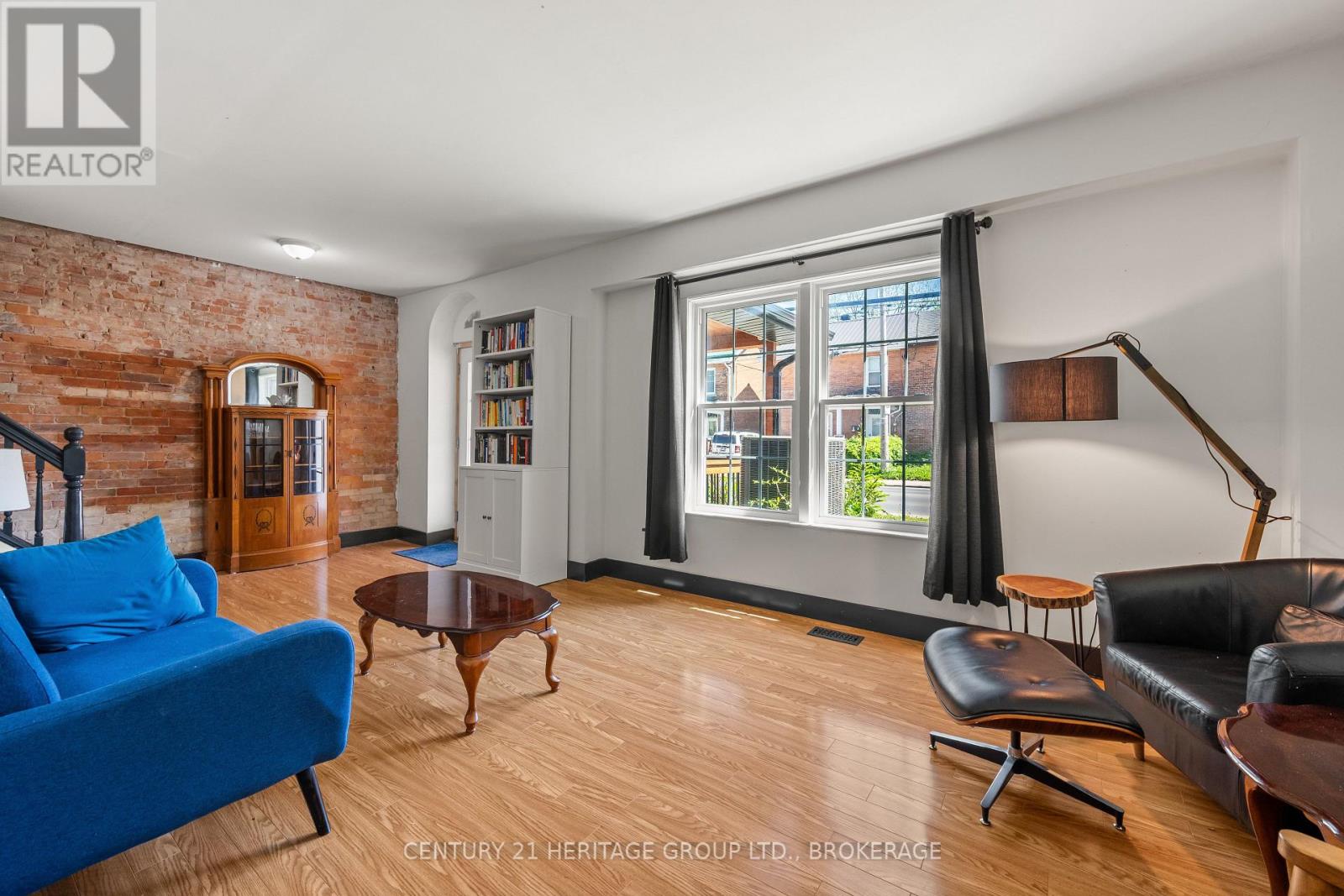 127 STEPHEN STREET N - 8
