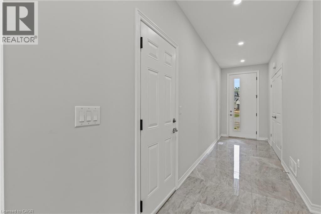 150 HODGKINS Avenue - 4