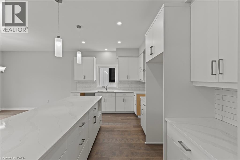 150 HODGKINS Avenue - 8