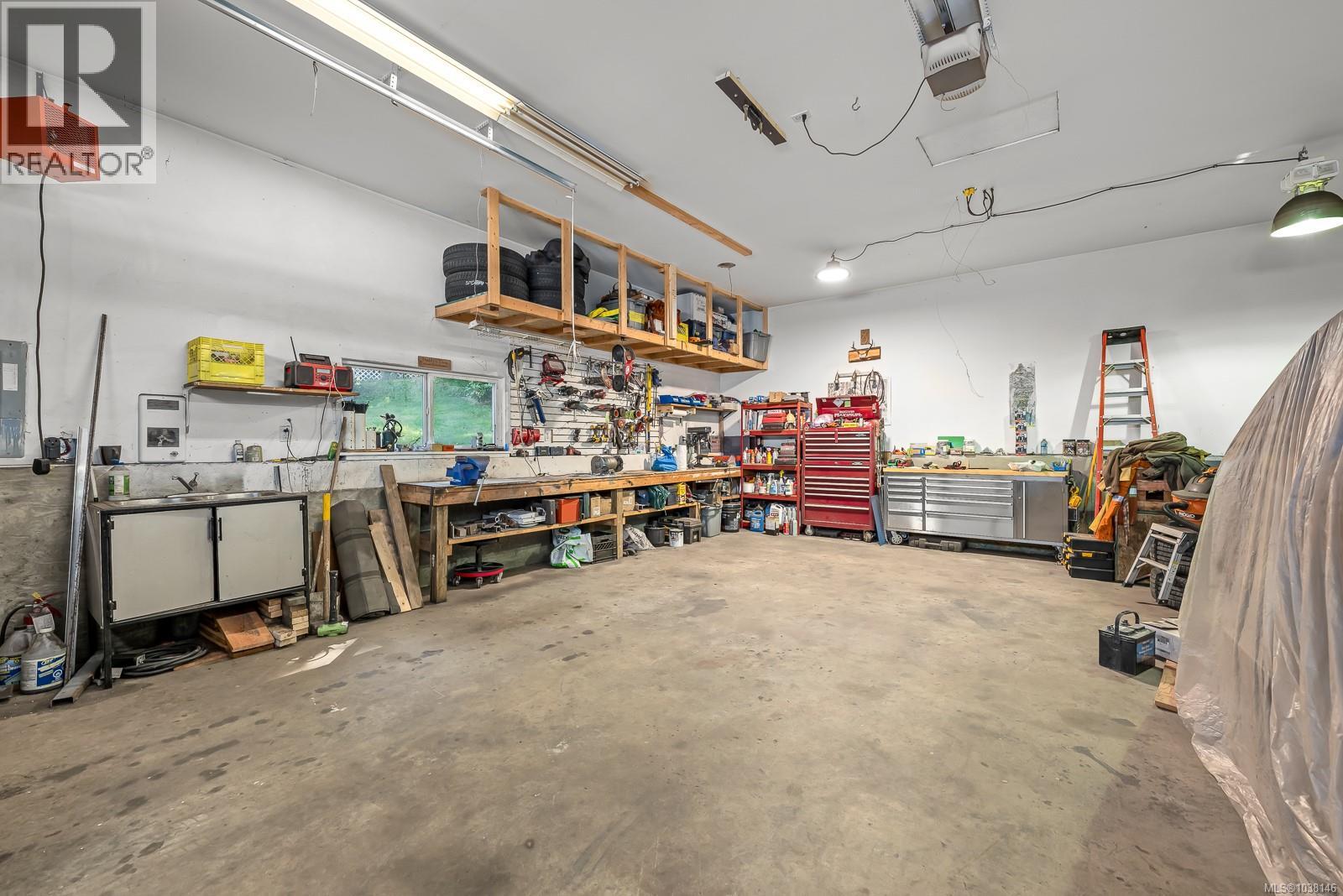 809 Willowcrest Rd, Campbell River