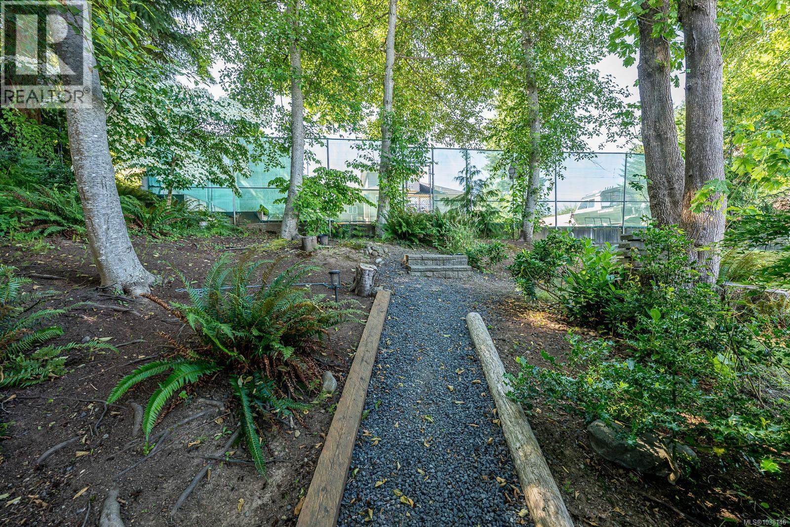 809 Willowcrest Rd, Campbell River