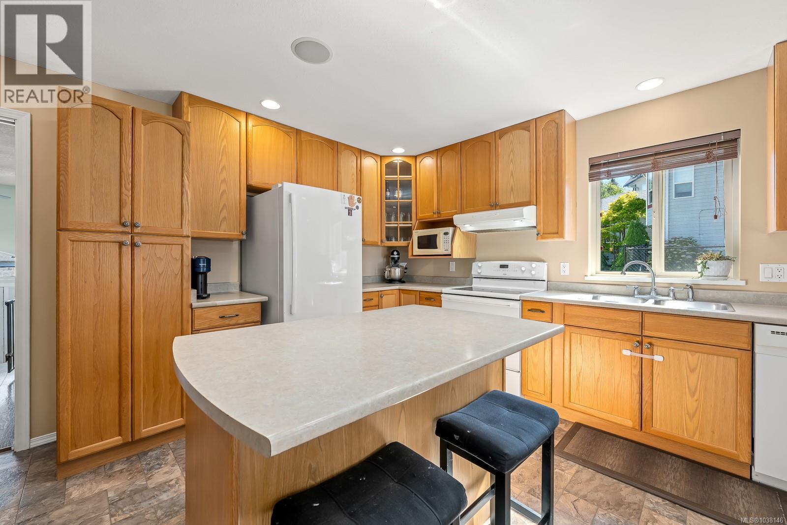 809 Willowcrest Rd, Campbell River