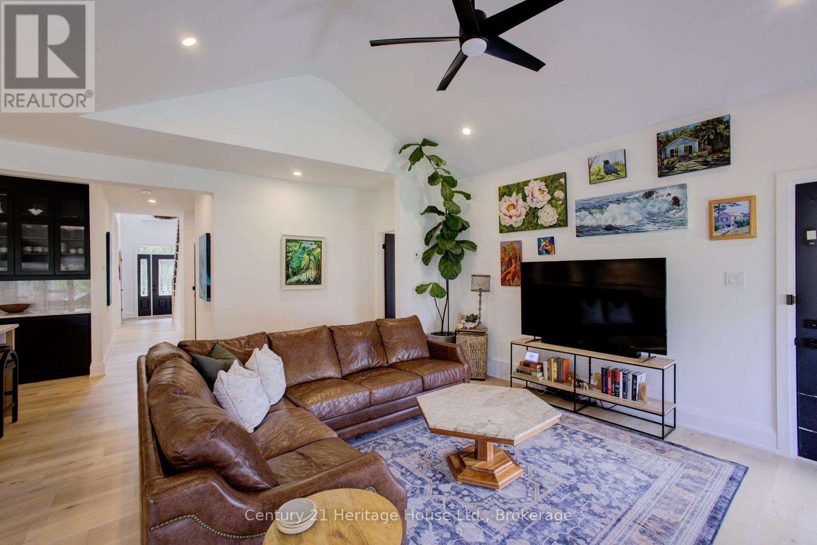 111 ECCLES AVENUE - 25