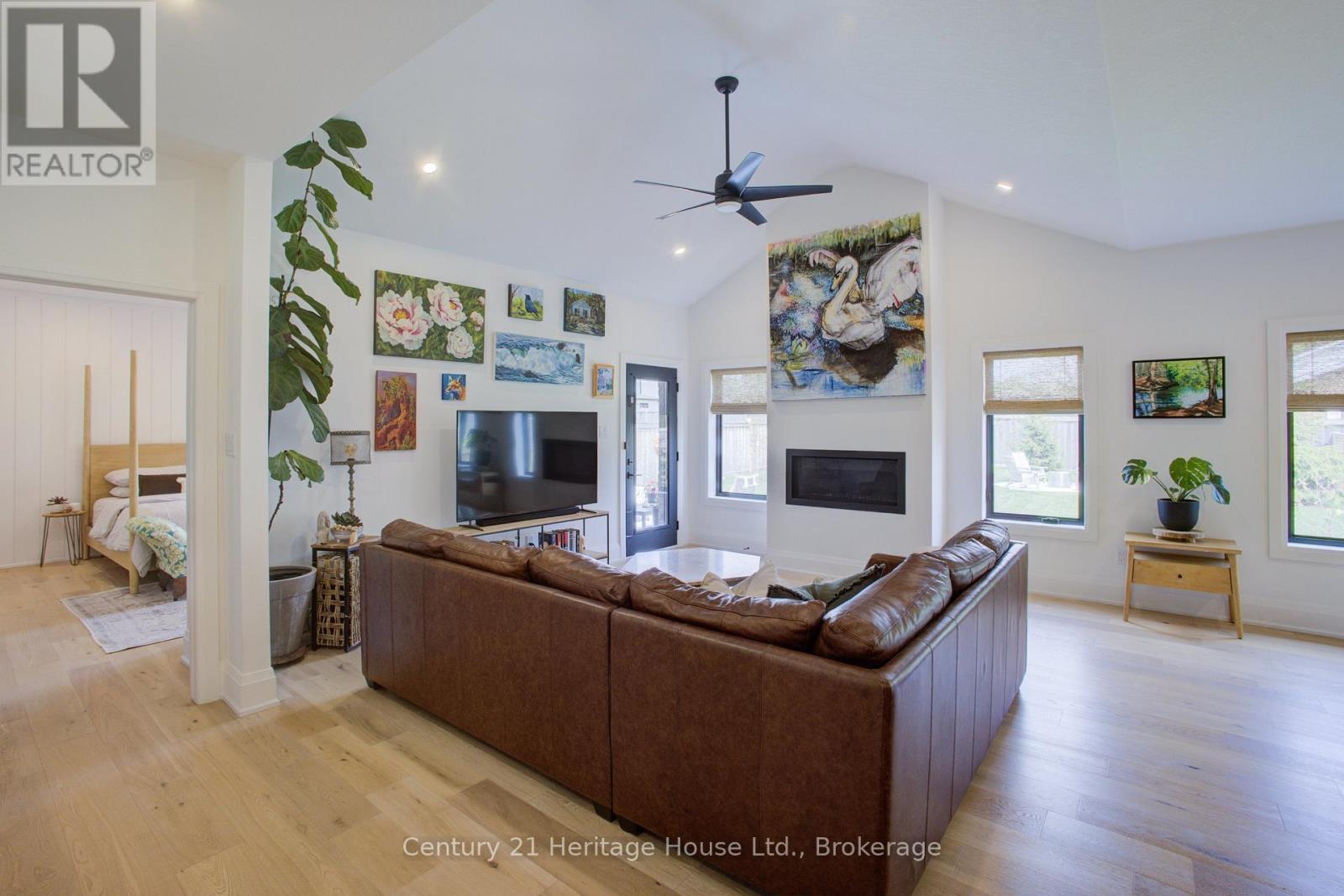 111 ECCLES AVENUE - 28