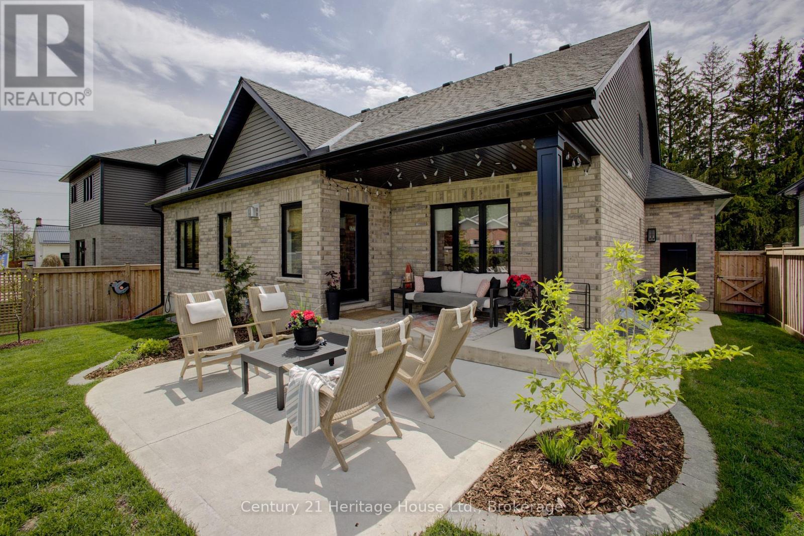 111 ECCLES AVENUE - 44