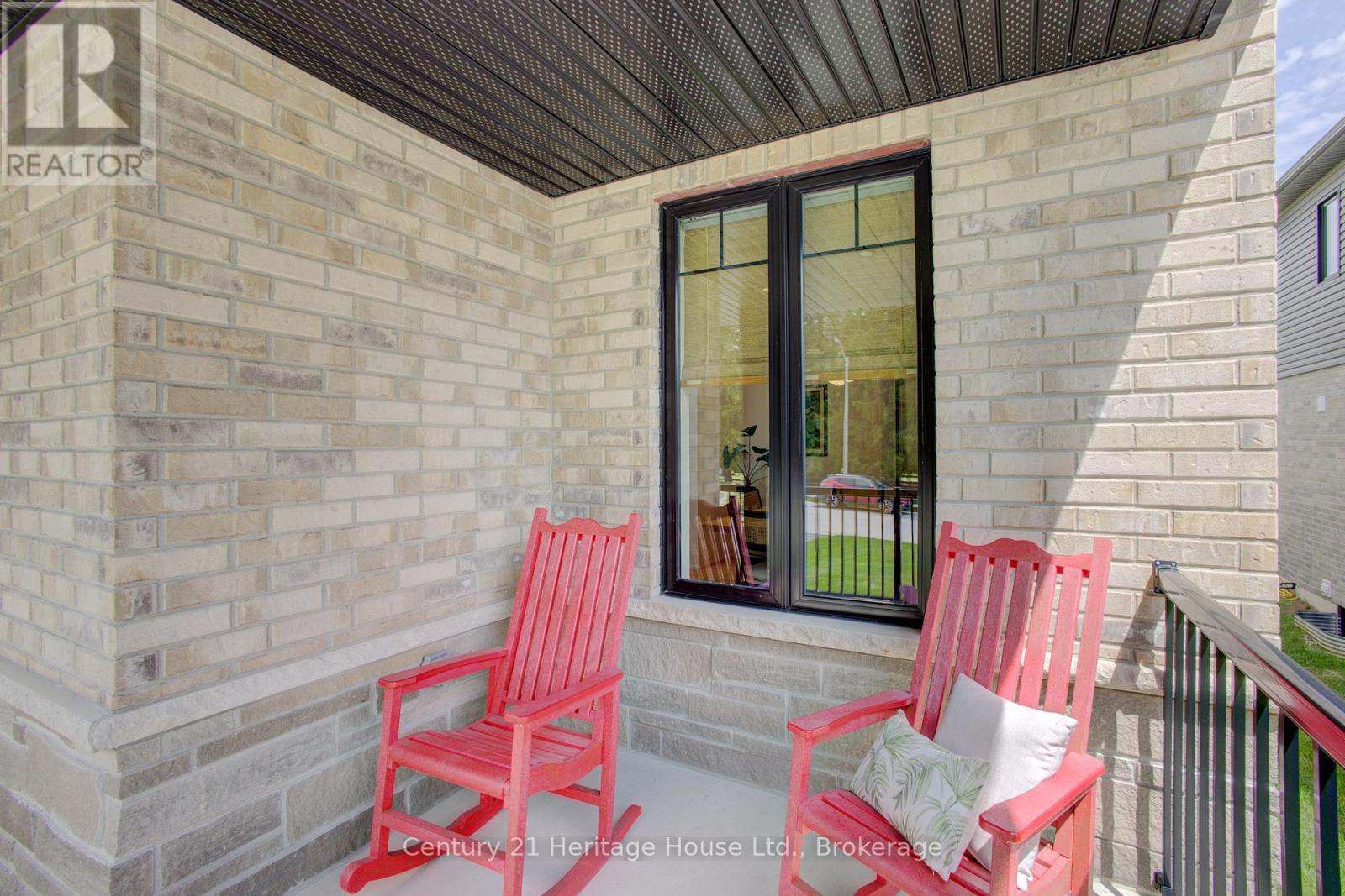 111 ECCLES AVENUE - 6