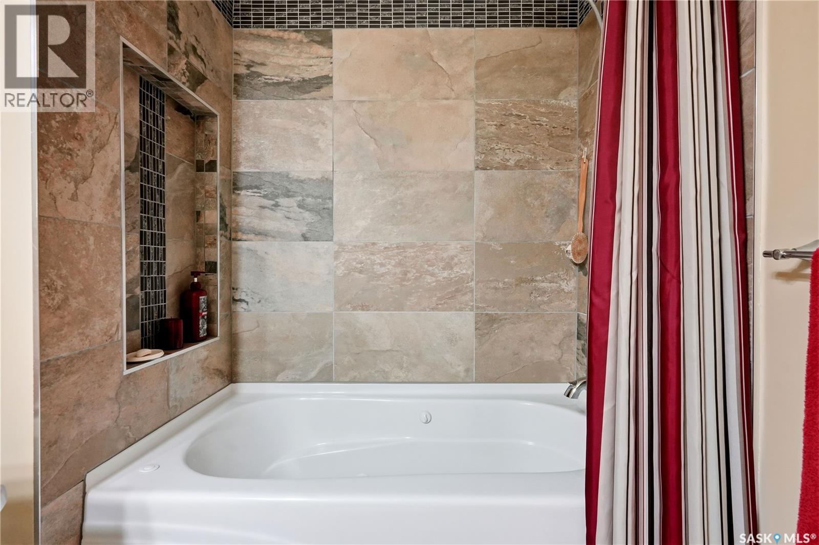 #110 2160 Heseltine ROAD - 18