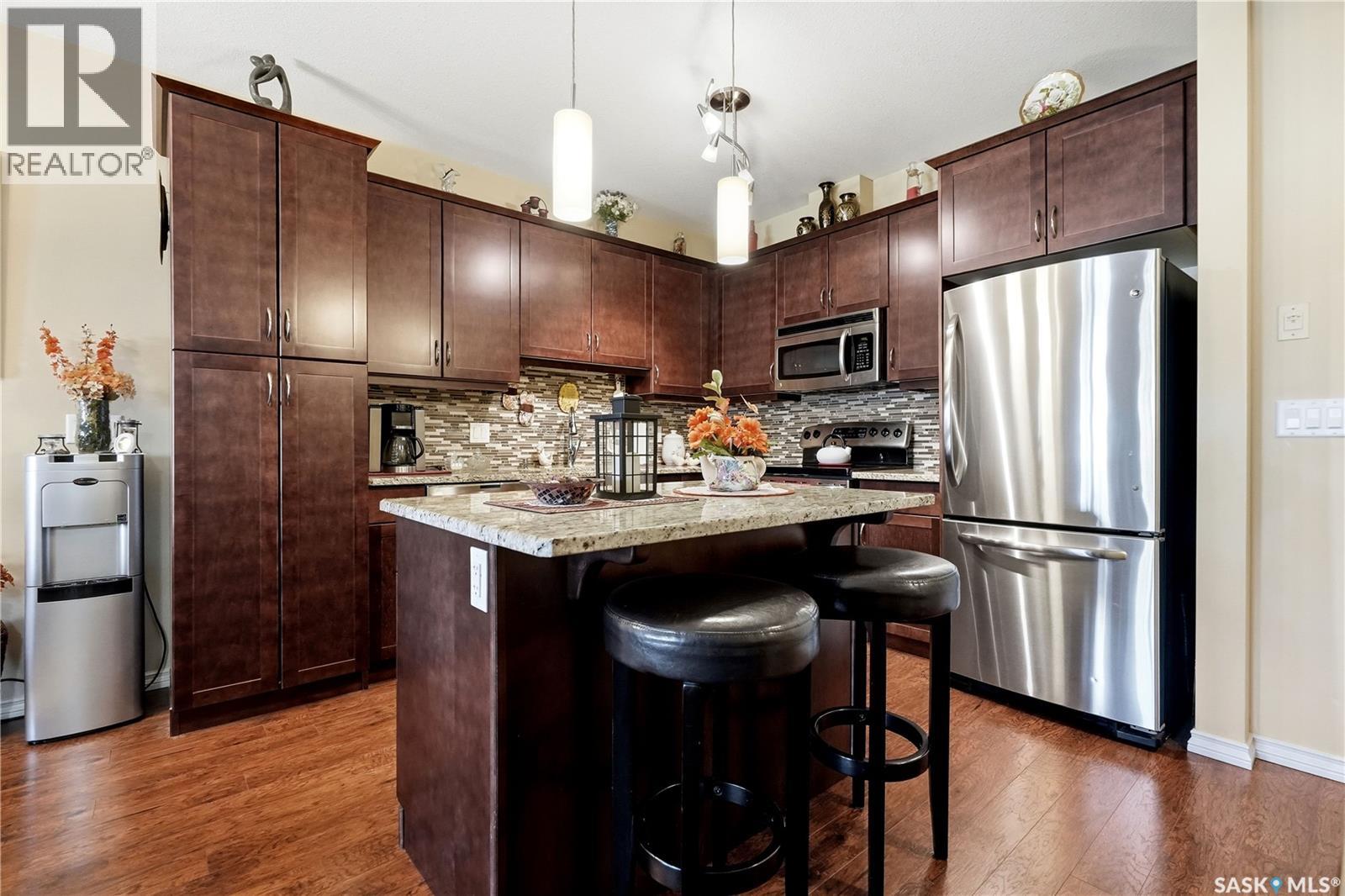 #110 2160 Heseltine ROAD - 6