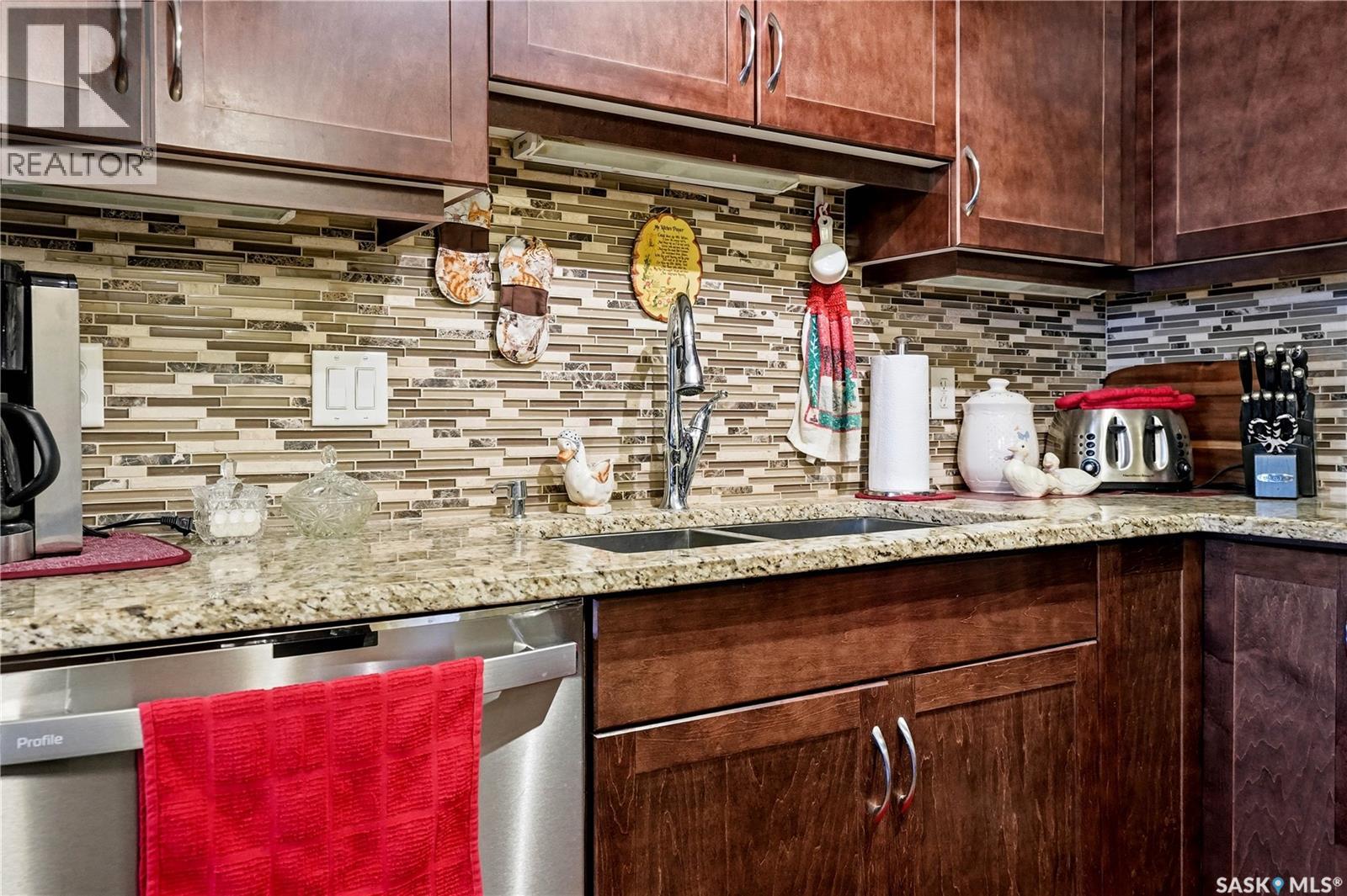 #110 2160 Heseltine ROAD - 9