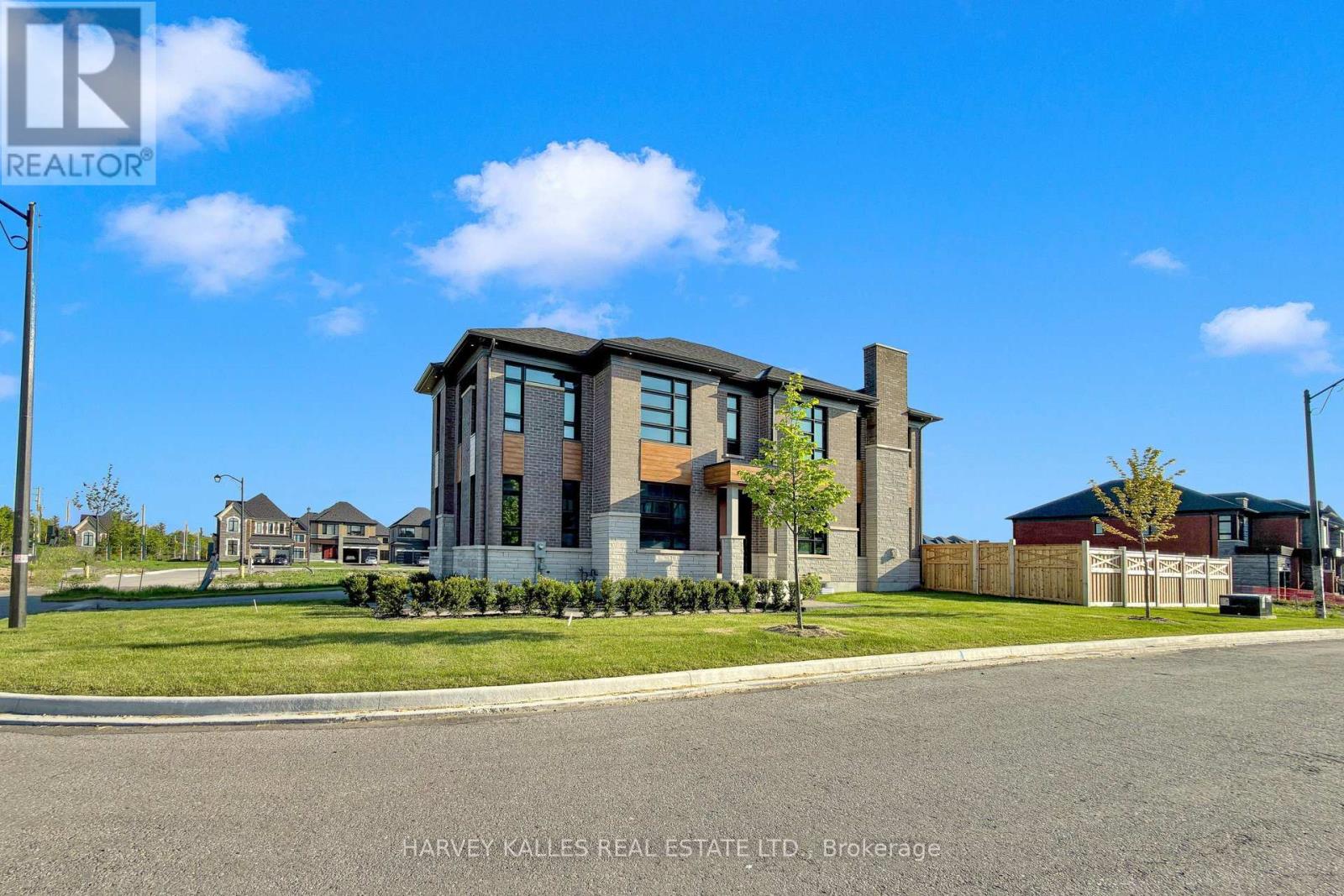 107 WINTHROP CRESCENT - Image 3