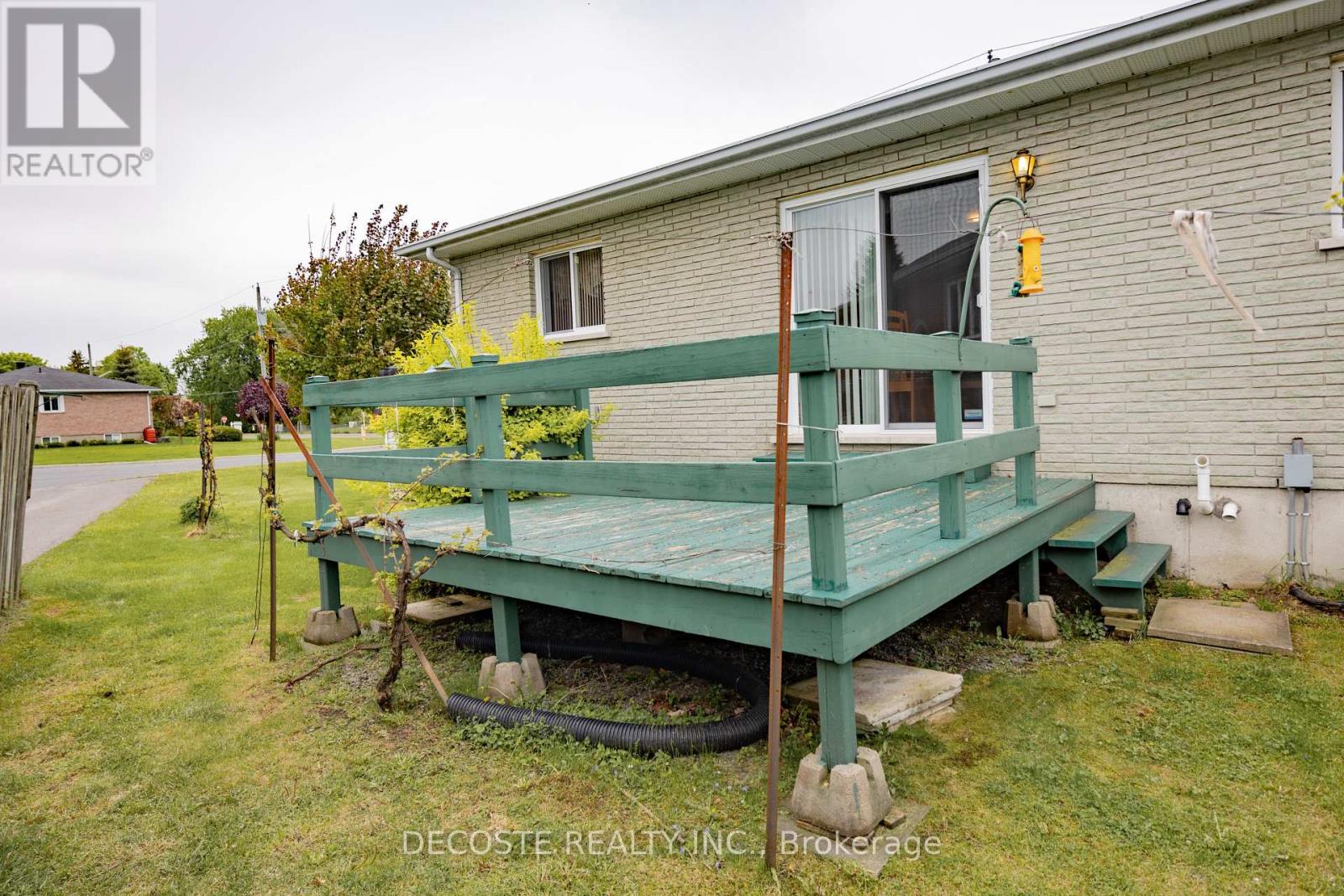 51 SANDFIELD AVENUE N - 23