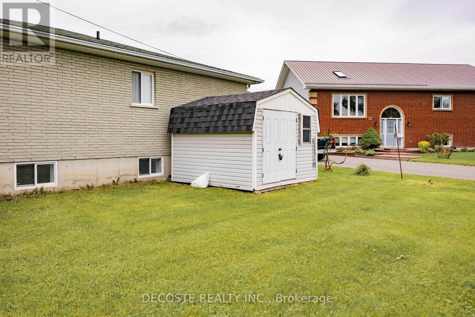 51 SANDFIELD AVENUE N - 24