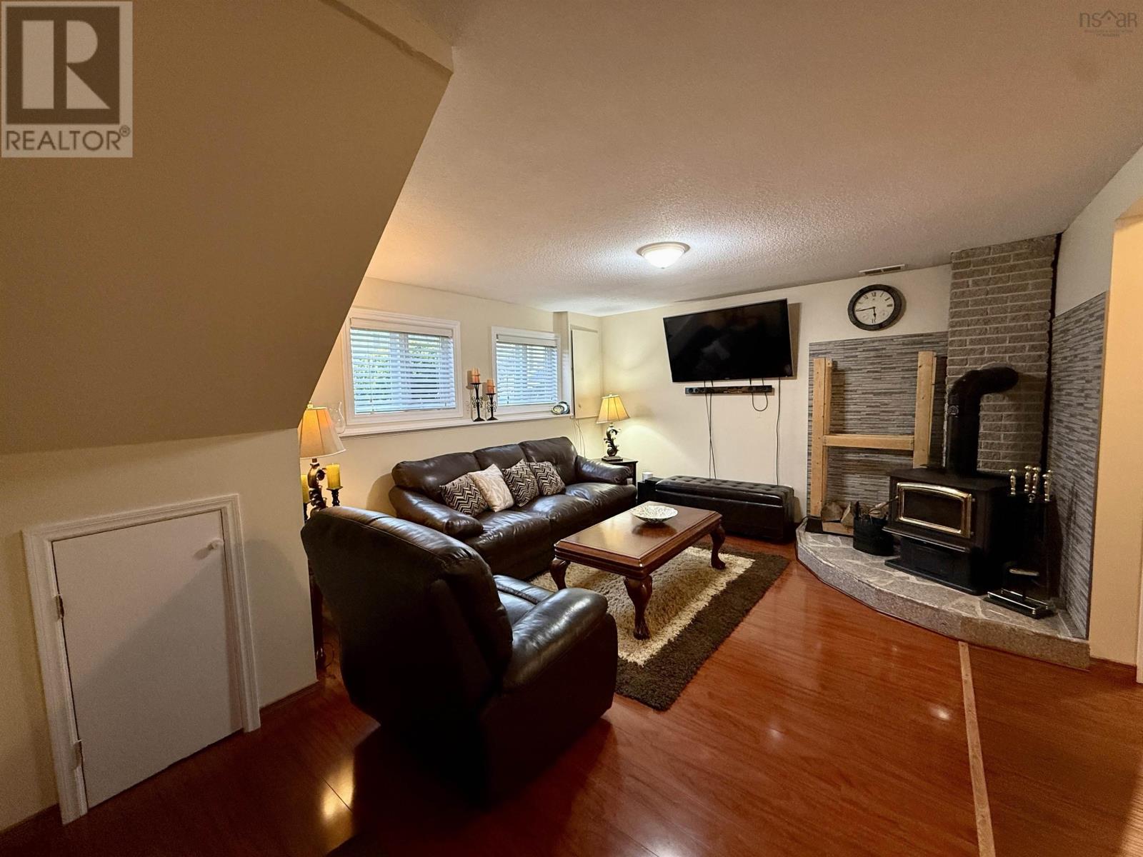 7 Venice Court - 34