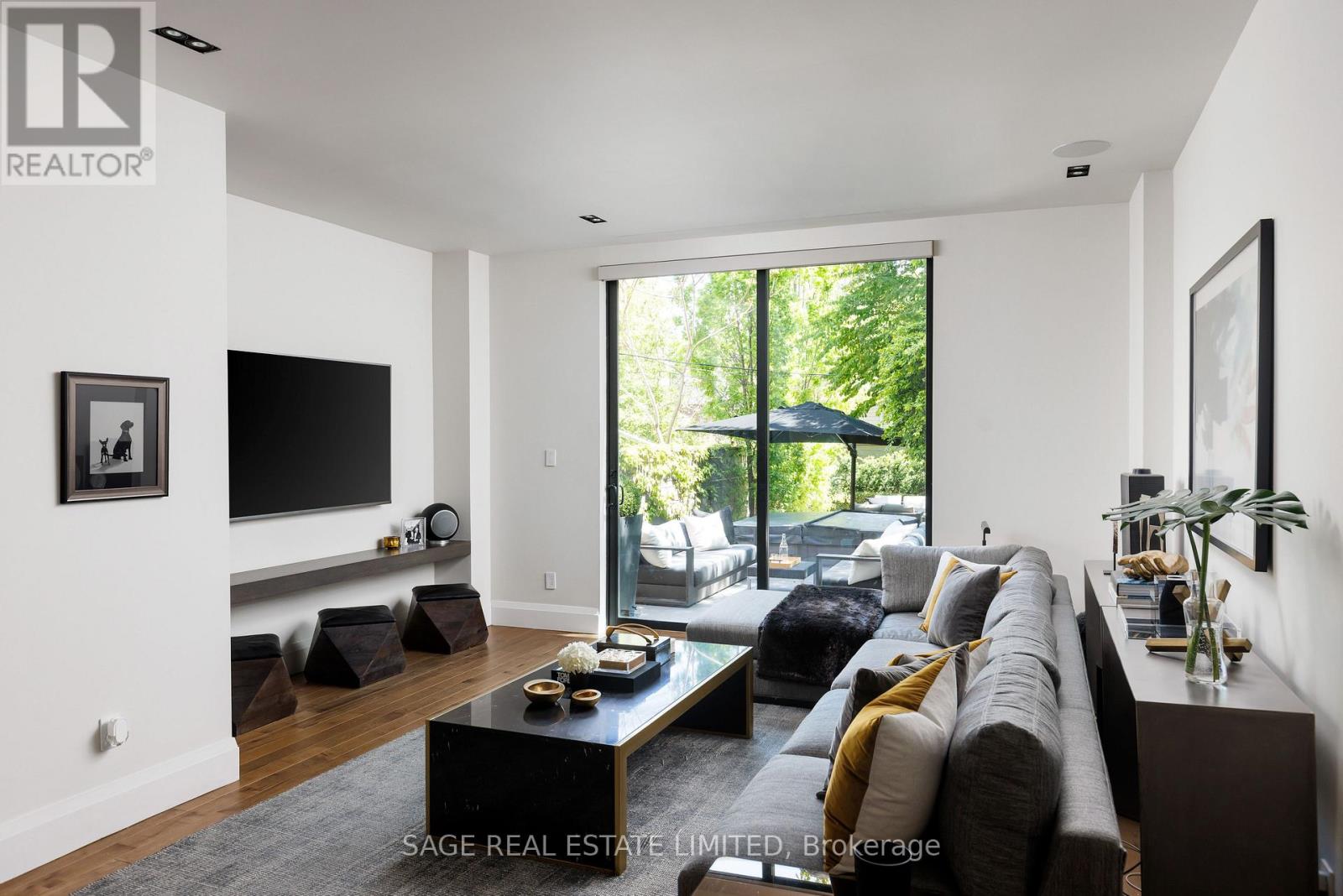 979 BROADVIEW AVENUE - 10
