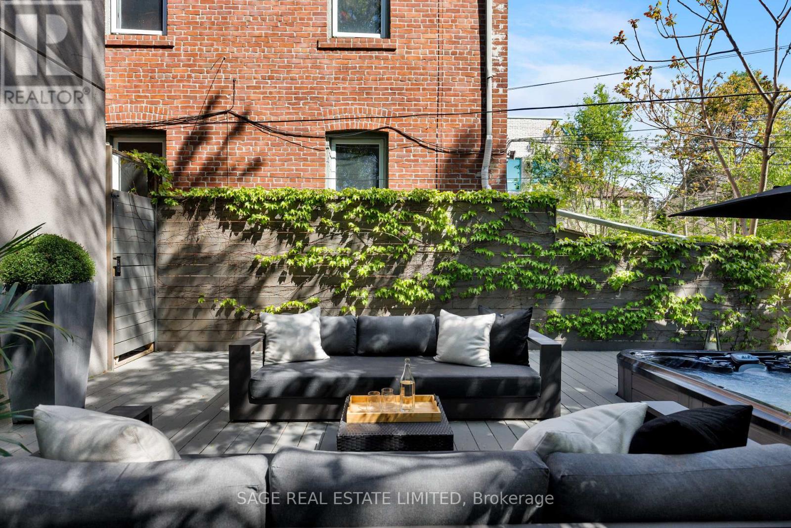 979 BROADVIEW AVENUE - 17