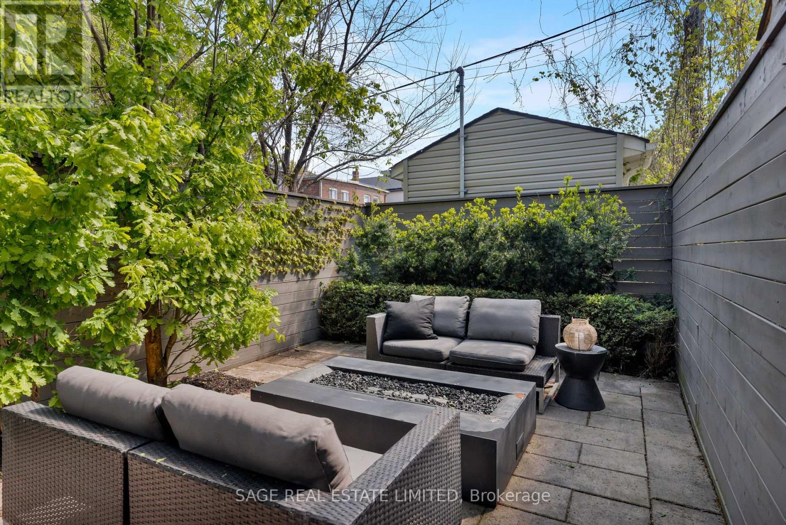 979 BROADVIEW AVENUE - 21