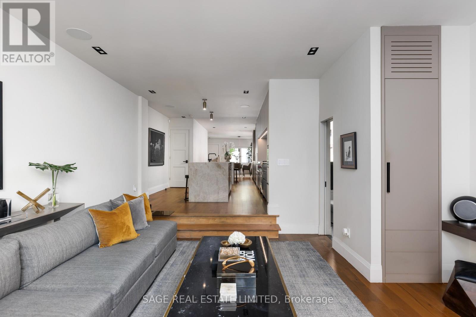 979 BROADVIEW AVENUE - 25