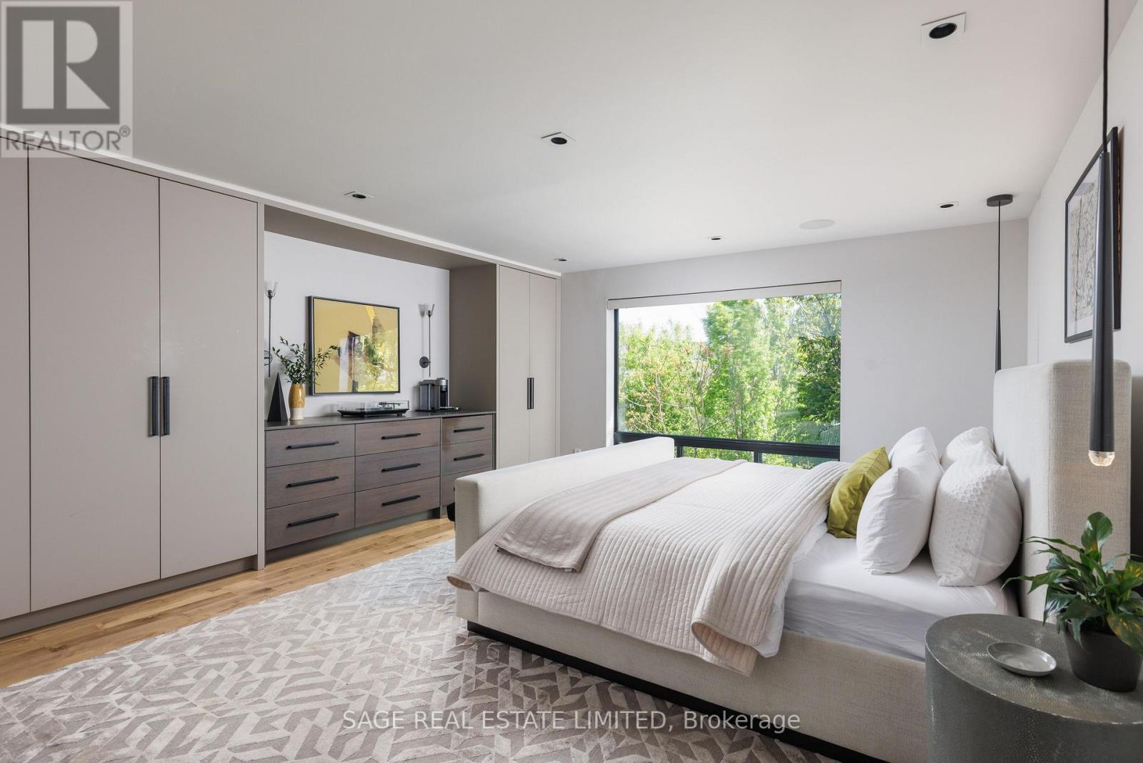 979 BROADVIEW AVENUE - 28