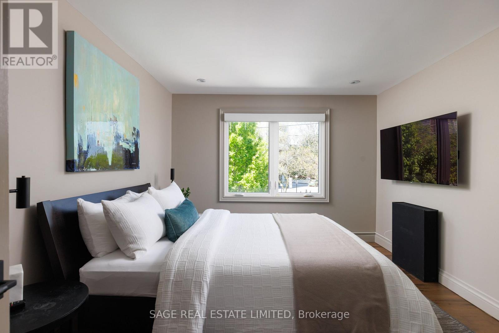 979 BROADVIEW AVENUE - 36