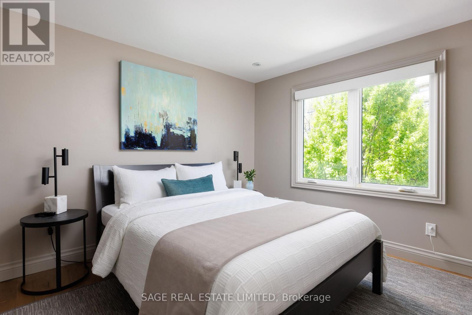 979 BROADVIEW AVENUE - 37