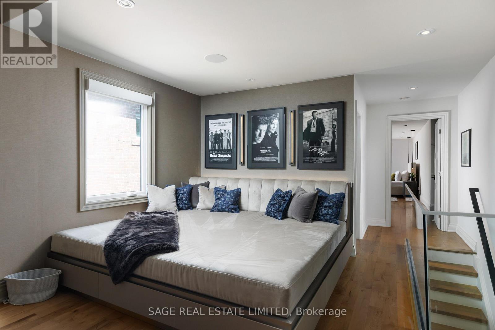 979 BROADVIEW AVENUE - 41