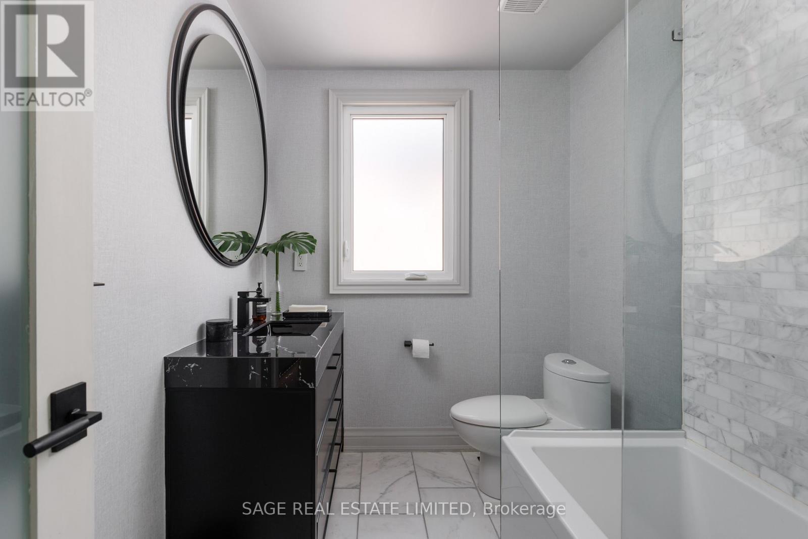 979 BROADVIEW AVENUE - 42