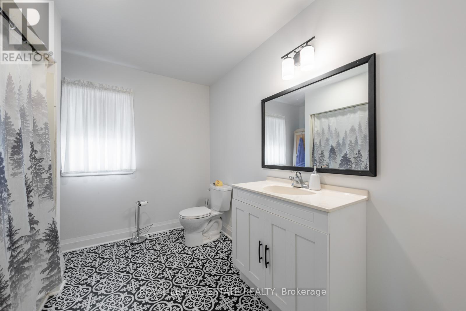 601 PHARMACY AVENUE - 18