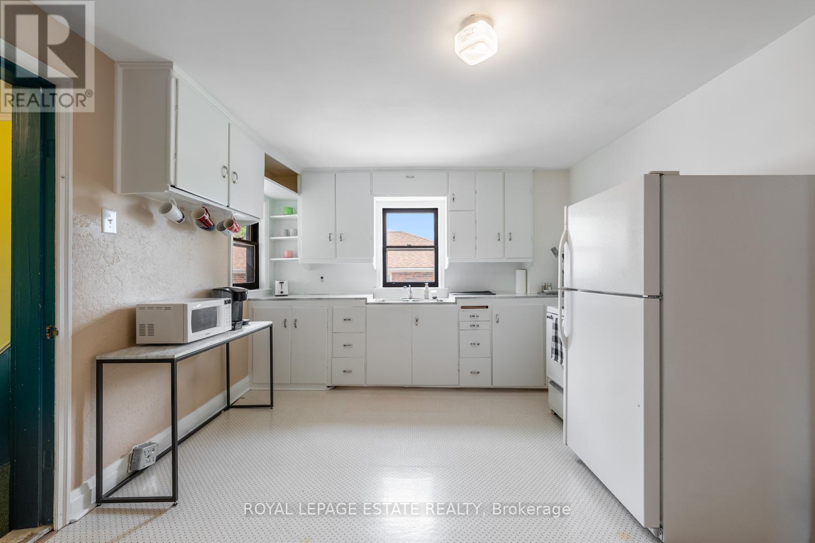601 PHARMACY AVENUE - 8
