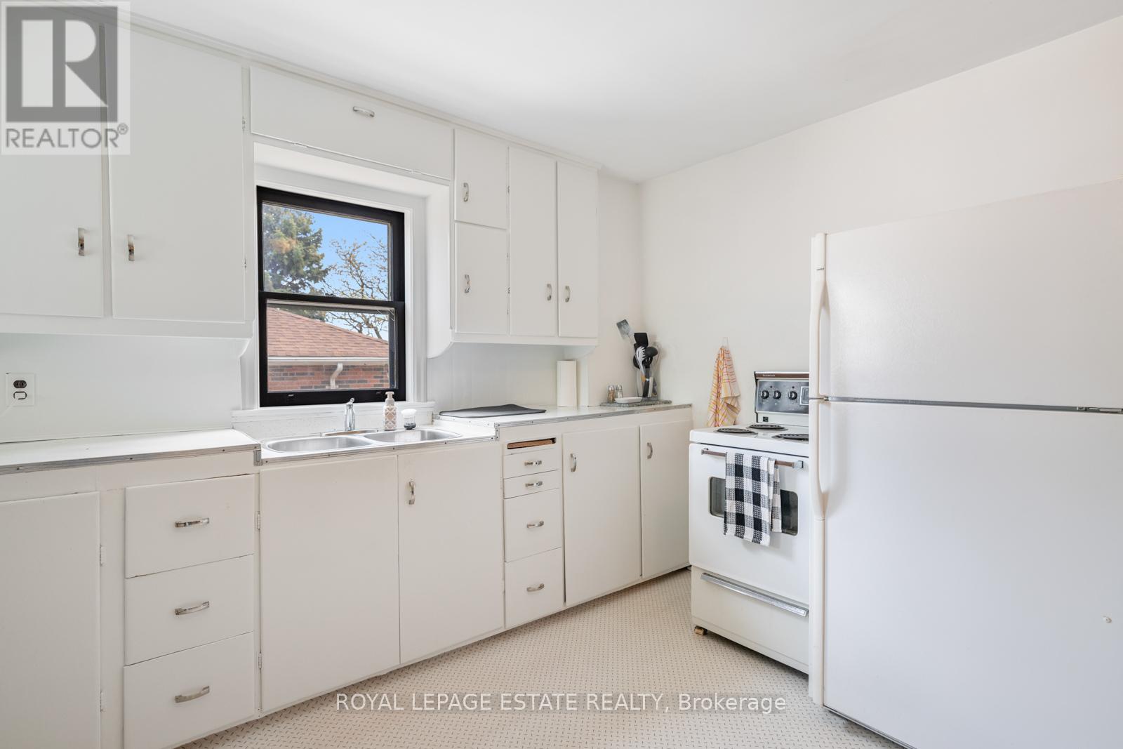 601 PHARMACY AVENUE - 9