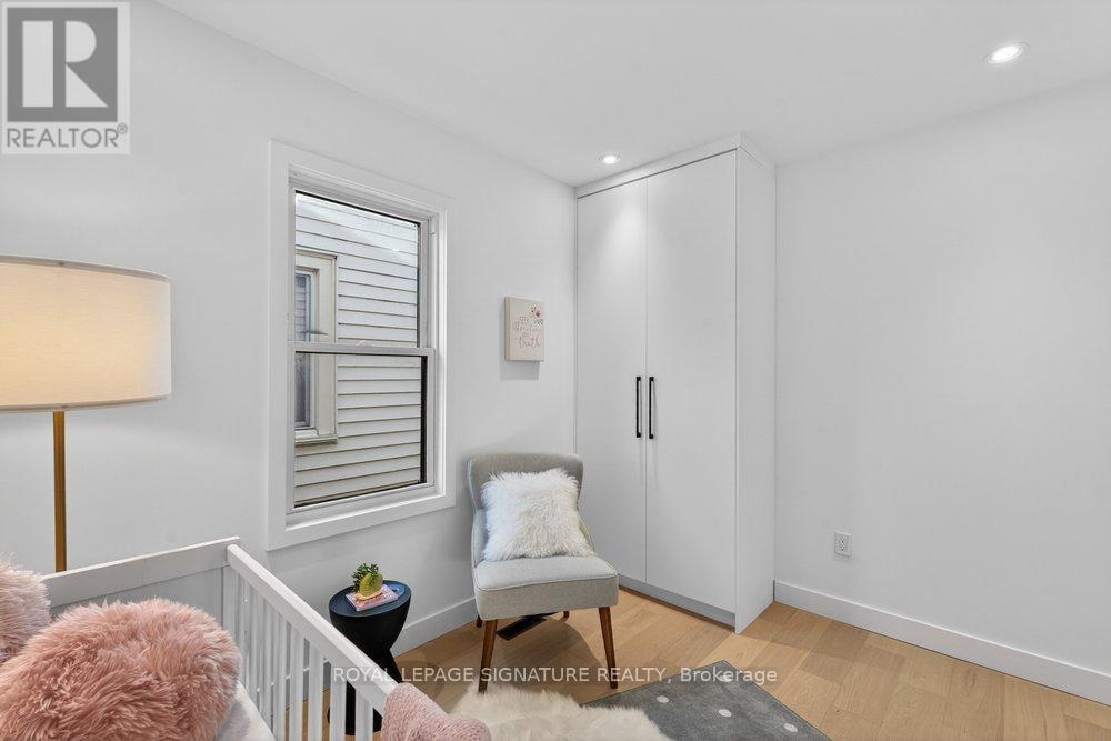 228 QUEENSDALE AVENUE - 32