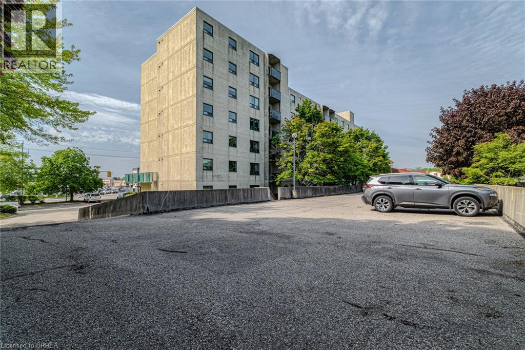 #301 421 FAIRVIEW Drive - 3