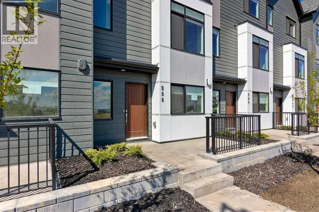 293 Dieppe Drive SW - Image 2