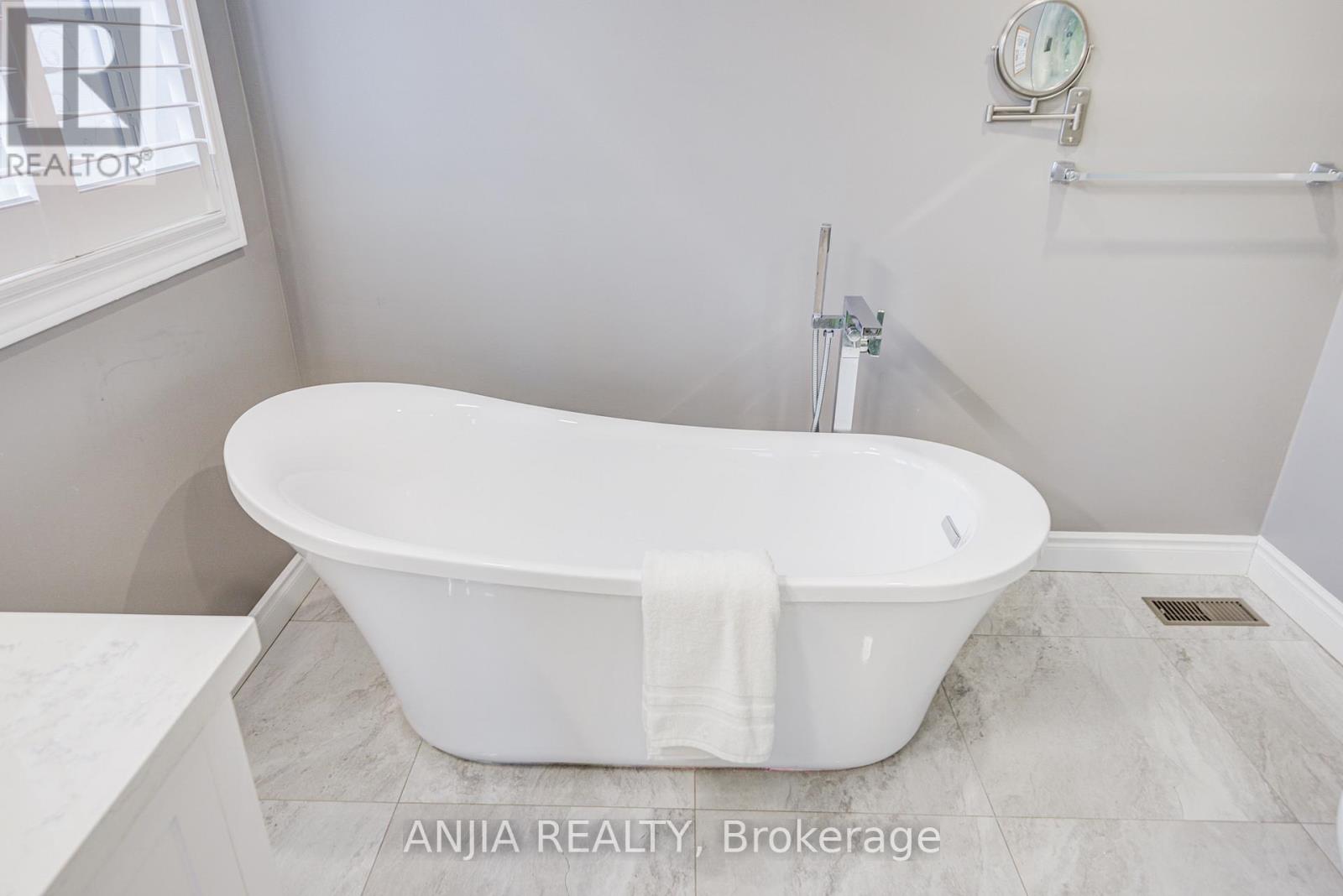 89 ROUGE BANK DRIVE - 33