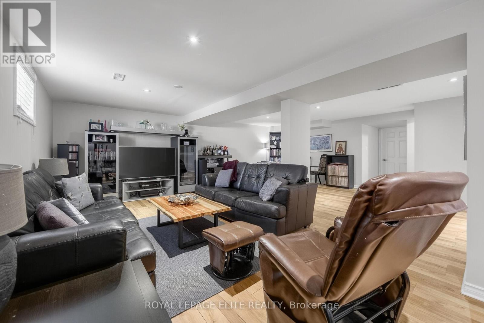 155 PRINGLE DRIVE - 34